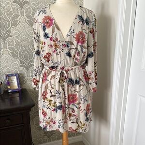 DR2 Cream Floral Dress Size Large